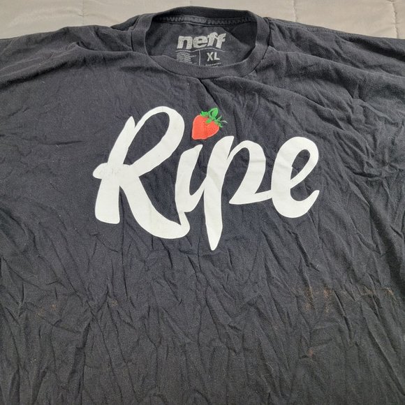 Neff Ripe Strawberry Adults XL Black Short Sleeve T Shirt Casual Street Wear - Picture 4 of 10